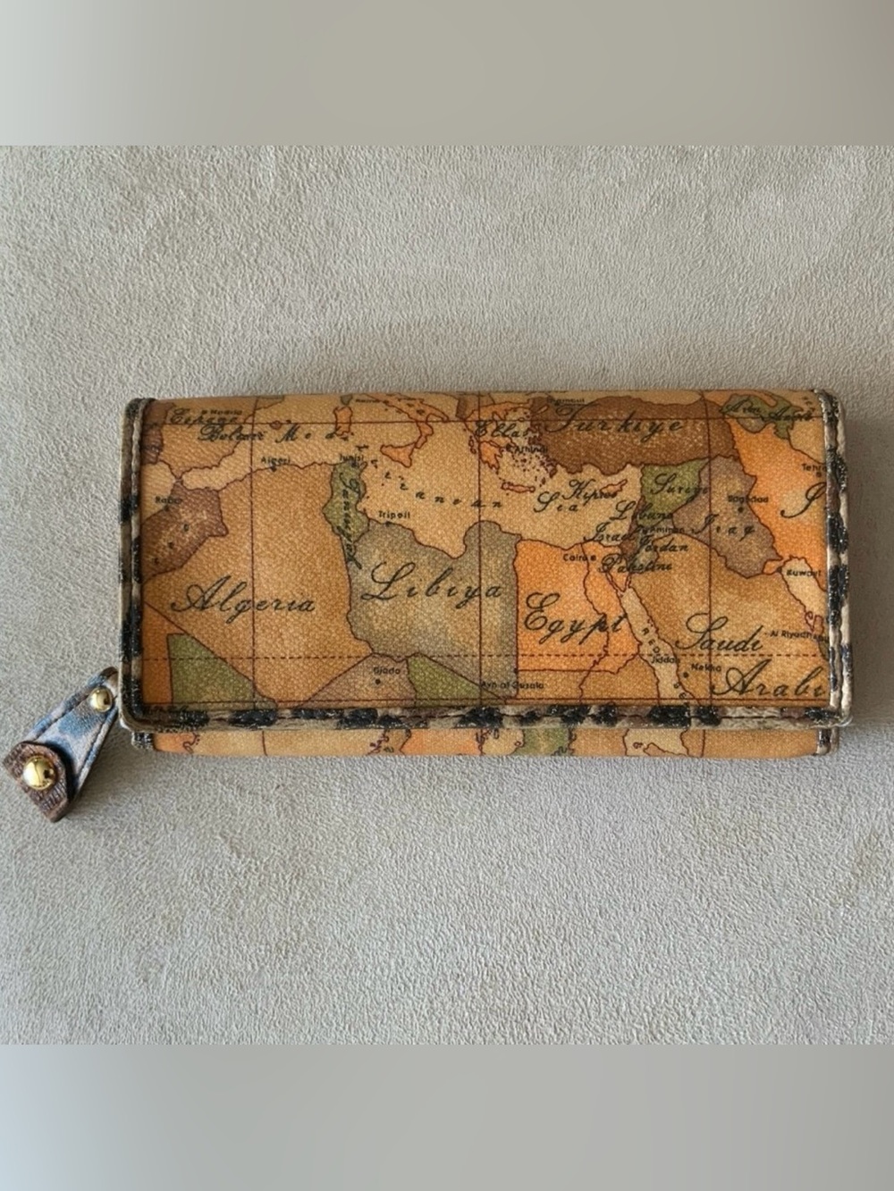 Alviero Martini 1a Class Leather Geo Wallet